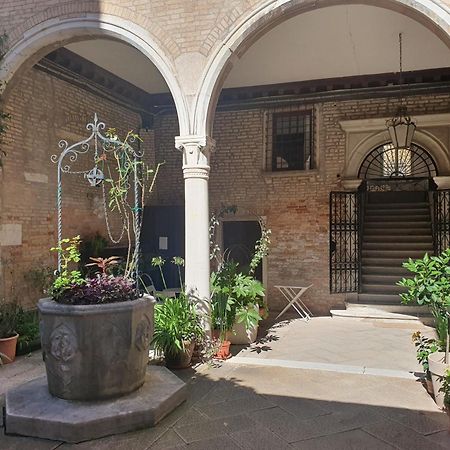 Apartamento Al Mezzanino, Palazzo Torniello Venecia Exterior foto